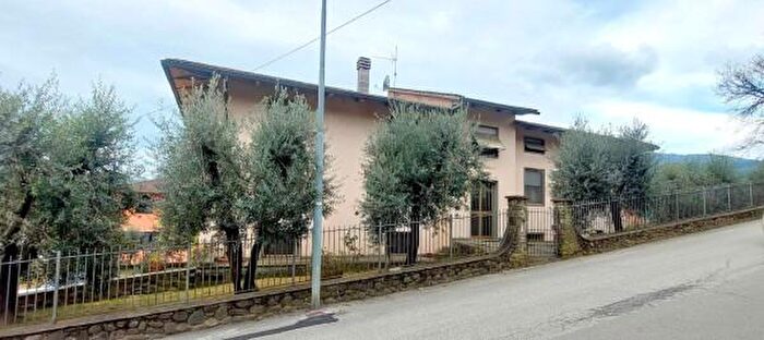 Casa con 6 locali in vendita in Via della Quercia, Vaiano