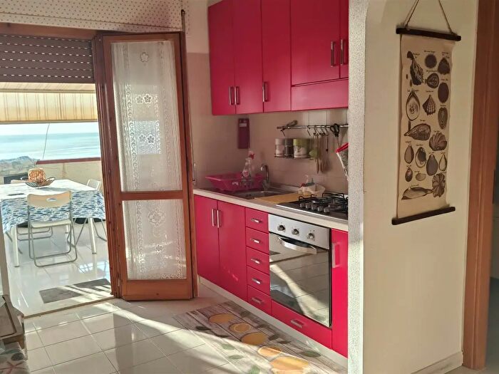 Appartamento quadrilocale in vendita in Via Paradiso, Falconara Albanese