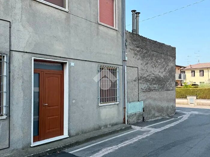 Casa trilocale in vendita in Via Forni, Leno