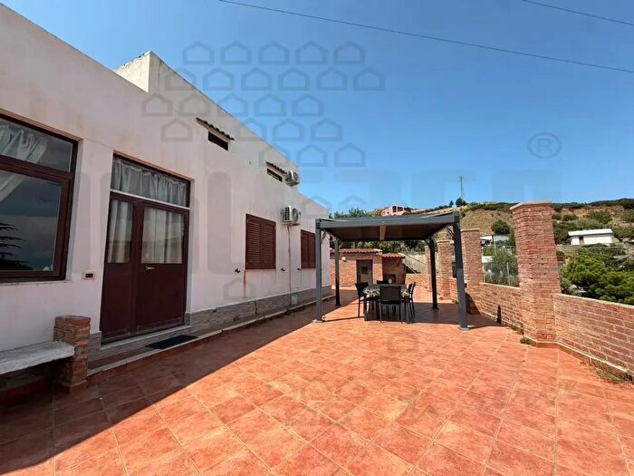 Casa con 6 locali in vendita in Contrada Aranciarella, Messina