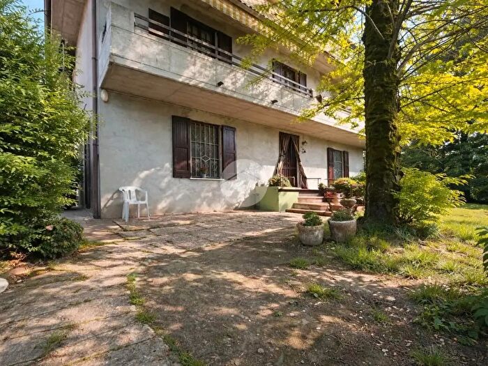 Casa con 8 locali in vendita in Via VIII Marzo, Persico Dosimo