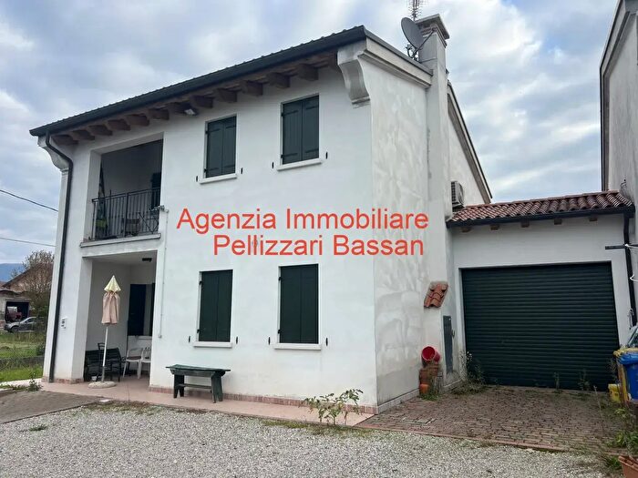 Casa quadrilocale in vendita in Via Curogna, Pederobba