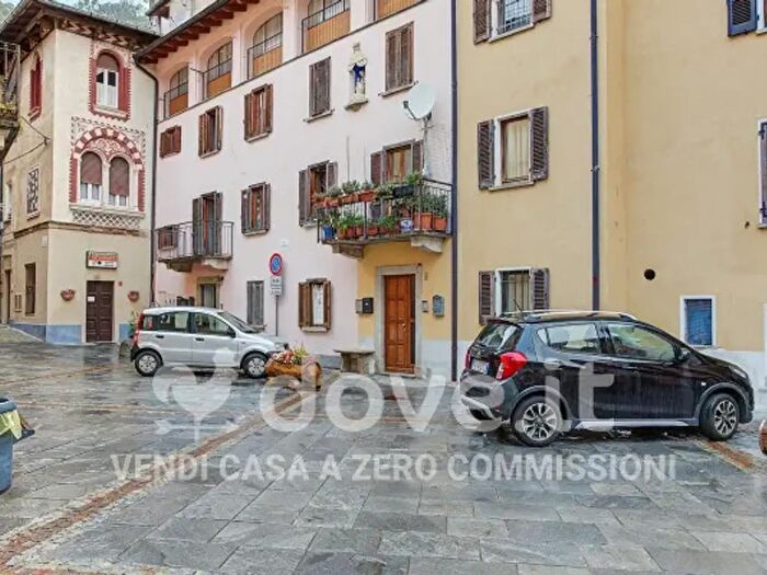 Appartamento trilocale in vendita in Piazza Angelina, Cadegliano Viconago