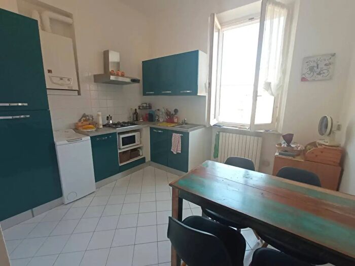 Appartamento trilocale in affitto in Via aVolta, Albenga
