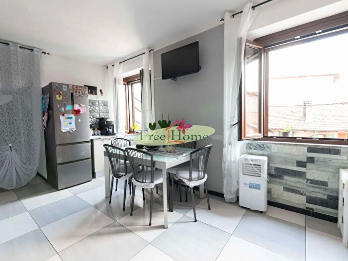 Appartamento con 6 locali in vendita in Via Motta, Malnate