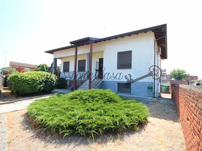 Casa quadrilocale in vendita in Corso Umberto I, Gambolo