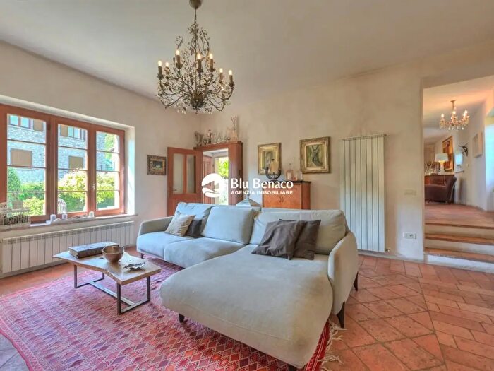Casa con 7 locali in vendita in Via Anita Garibaldi, Tignale