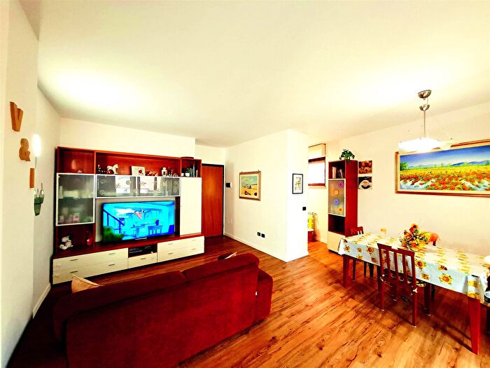 Appartamento con 5 locali in vendita in Signa