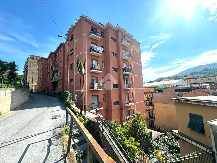 Appartamento trilocale in vendita in PZa Ospedale Pastorino, Genova