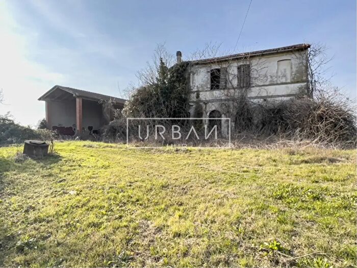 Casa con 10 locali in vendita in Forli'