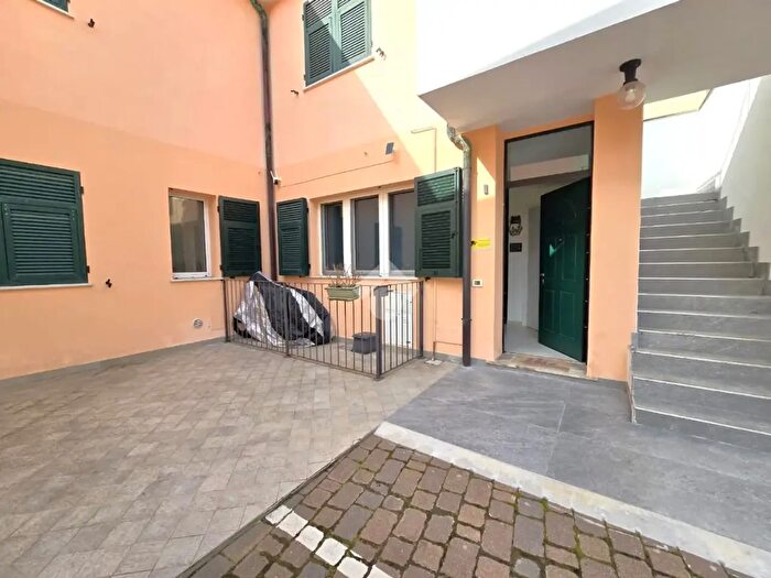 Appartamento trilocale in vendita in Viale dei Mille, Albenga