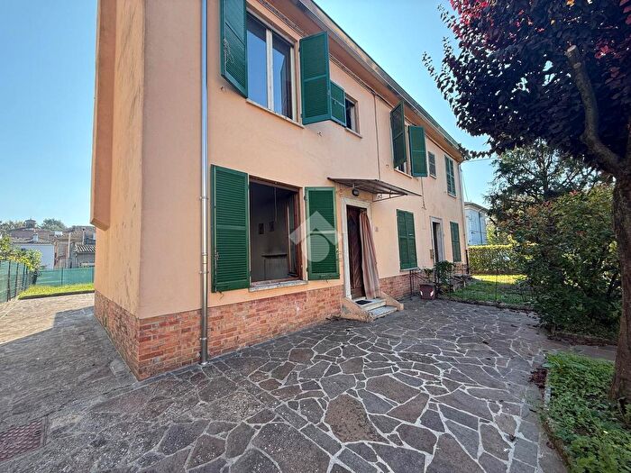 Casa monolocale in vendita in Via Ugo Battej, Sissa Trecasali