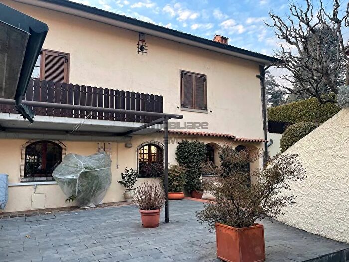 Casa con 7 locali in vendita in Via Giuseppe Manganoni Bergamo, Bergamo