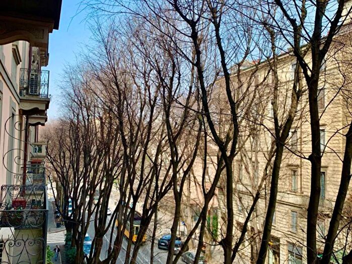 Appartamento trilocale in affitto in via monti, Vincenzo Monti, Milano