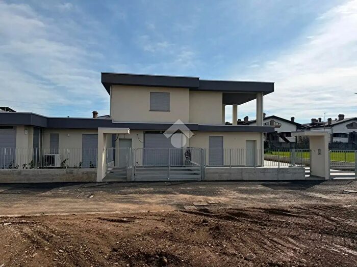 Case in Vendita e in Affitto - 3