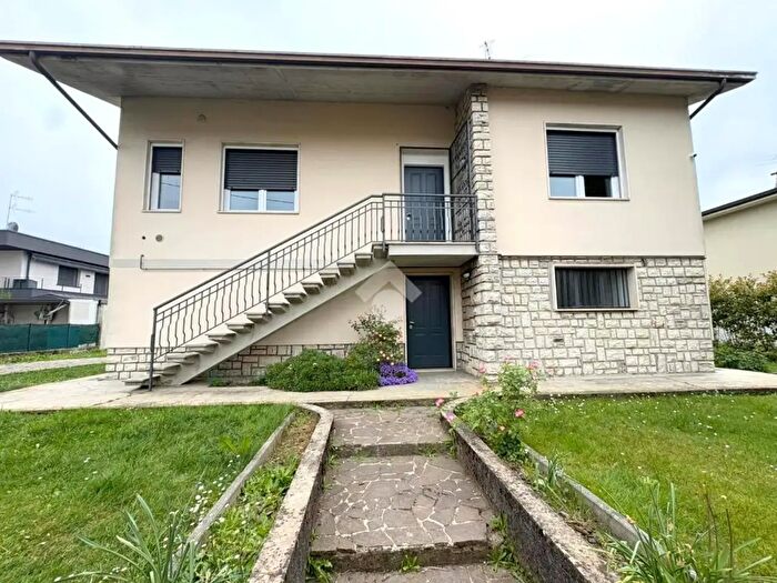 Casa trilocale in vendita in Via Seriole, Grumello Del Monte