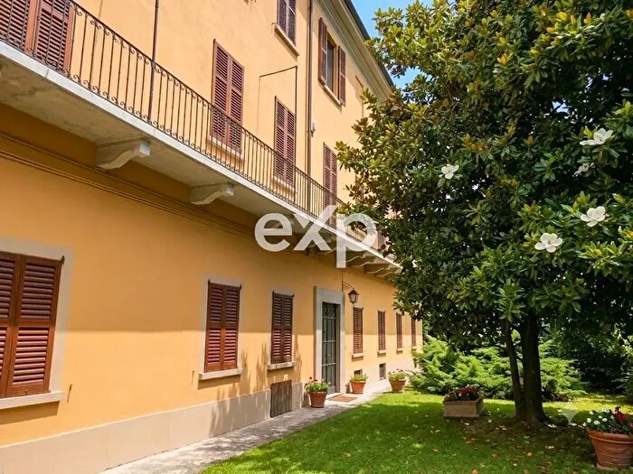 Casa con 12 locali in vendita in Stradella