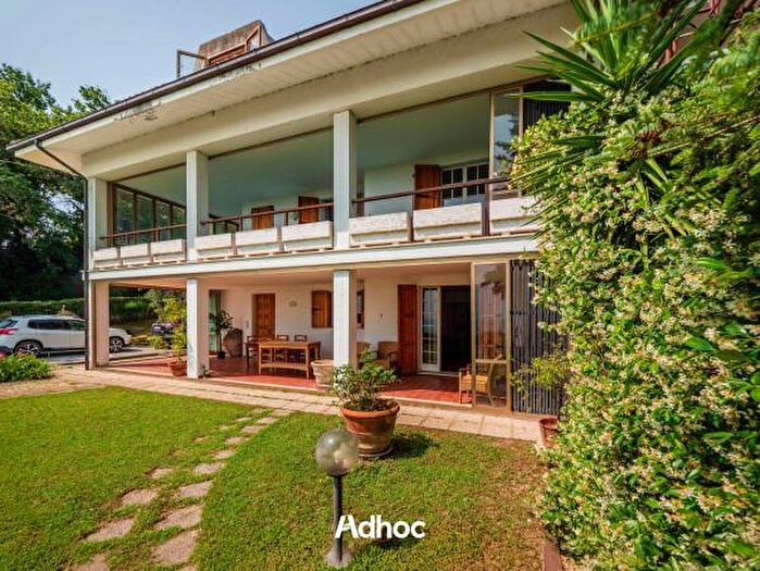 Casa con 6 locali in vendita in Strada Panoramica Ardizio, Pesaro