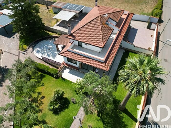 Casa con 13 locali in vendita in Via Via della Chiusa, Nettuno