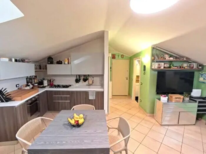 Appartamento trilocale in vendita in Via Salicicchia, Viterbo