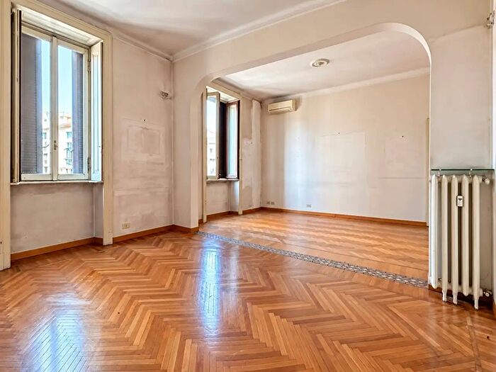 Appartamento quadrilocale in vendita in Via Losanna, Milano