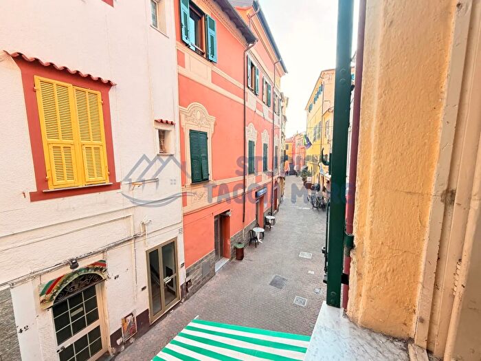 Appartamento quadrilocale in vendita in Via Nino Bixio, Riva Ligure