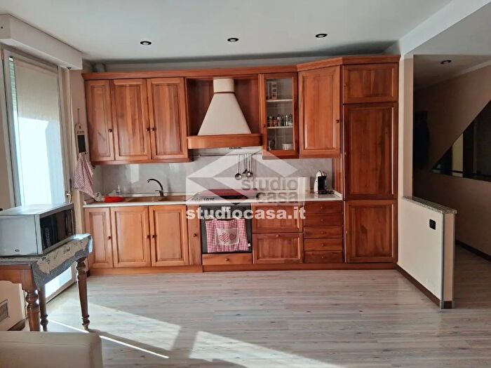 Appartamento trilocale in affitto in Via Ponte Zogno, Zogno