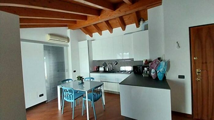 Appartamento trilocale in affitto in Via Dante, Cremona