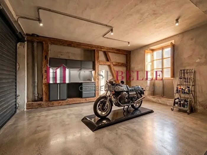 Casa con 7 locali in vendita in Camaiore