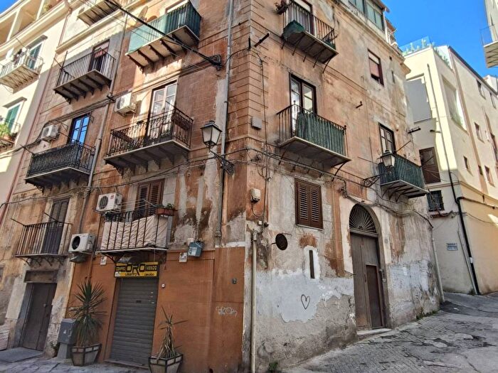 Appartamento bilocale in affitto in Tribunale, Palermo