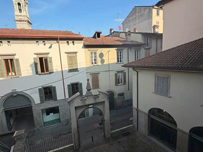 Appartamento quadrilocale in affitto in Via S Orsola, Bergamo