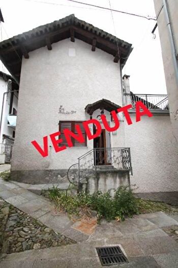 Casa quadrilocale in vendita in Villa Di Chiavenna