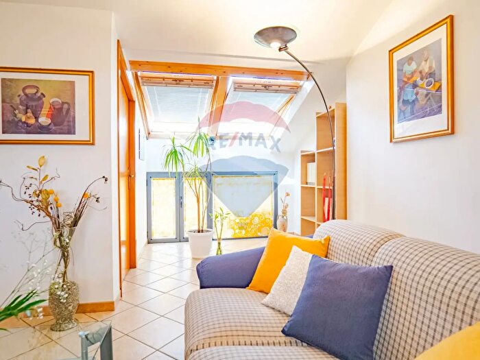 Appartamento trilocale in vendita in Via Santi Elena E Costantino, Aci Catena