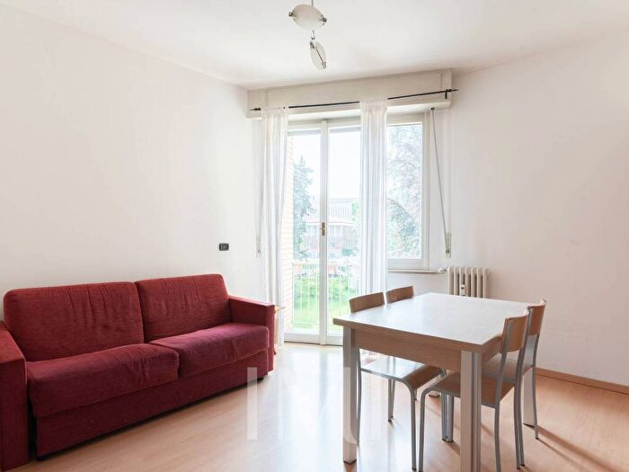 Appartamento trilocale in affitto in Via Guglielmo Corrado Röntgen, Bocconi, Milano