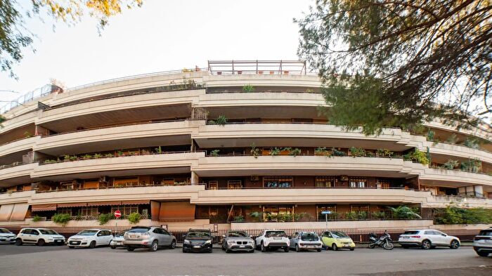 Appartamento con 6 locali in vendita in Via Benozzo Gozzoli Roma Eur, Roma