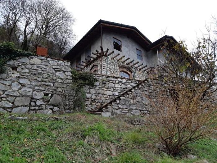 Casa quadrilocale in vendita in Vigano San Martino