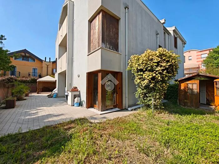 Appartamento trilocale in vendita in Via Istria, Venezia