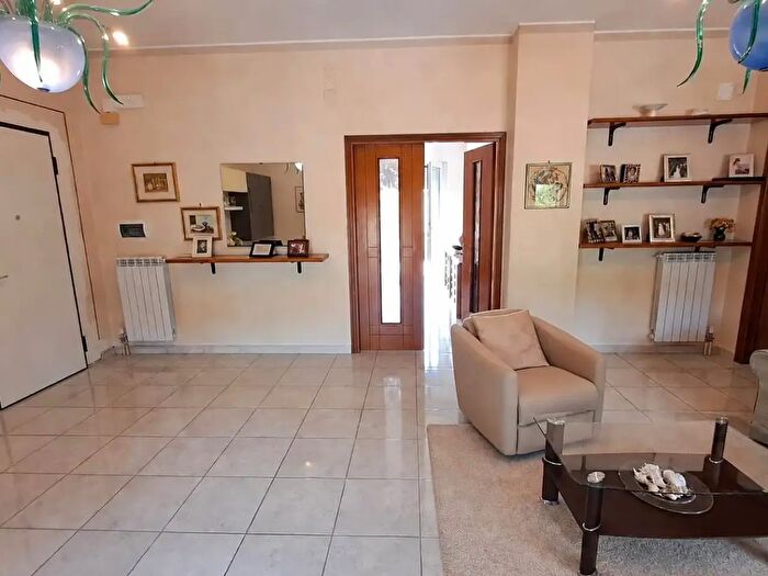 Appartamento quadrilocale in vendita in Via Raffaele Cantarella, Salerno