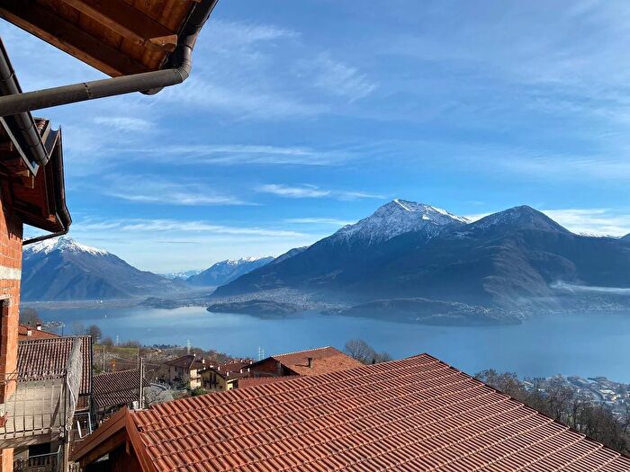 Casa con 5 locali in vendita in Via Albaredo, Gravedona ed Uniti