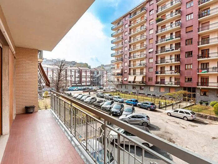 Appartamento con 5 locali in vendita in Via Filadelfia, Torino