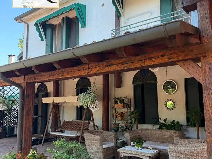 Casa con 15 locali in vendita in Castelguglielmo