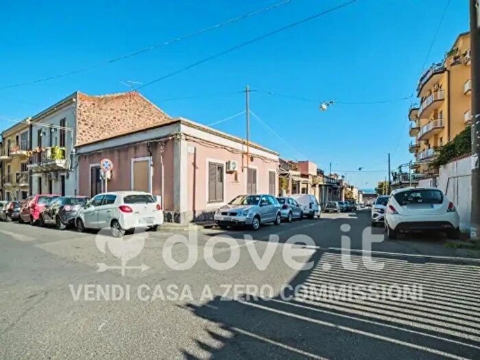 Casa trilocale in vendita in Via Piedimonte, Catania