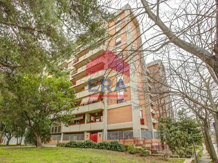 Appartamento trilocale in vendita in Via Varrone, Pomezia