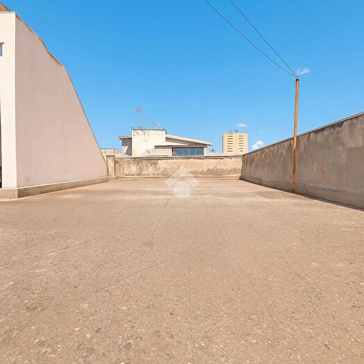 Appartamento con 6 locali in vendita in Via Sebastiano Sirugo, Avola