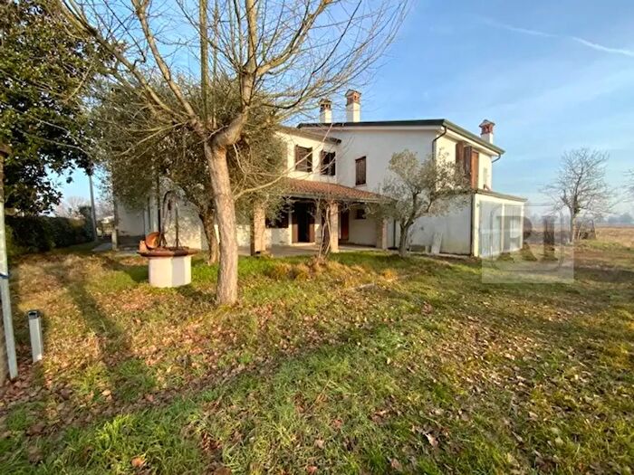 Casa con 6 locali in vendita in Limena