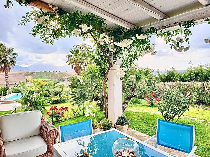 Casa con 9 locali in vendita in Contrada Calatubo, Balestrate