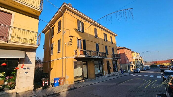 Appartamento trilocale in vendita in Via Vittorio Veneto, Fornovo Di Taro