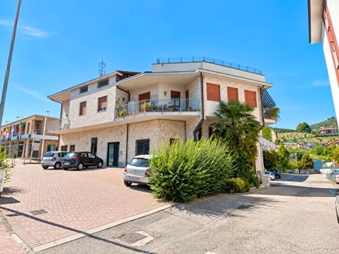 Casa con 6 locali in vendita in Corso Cortemilia, Alba