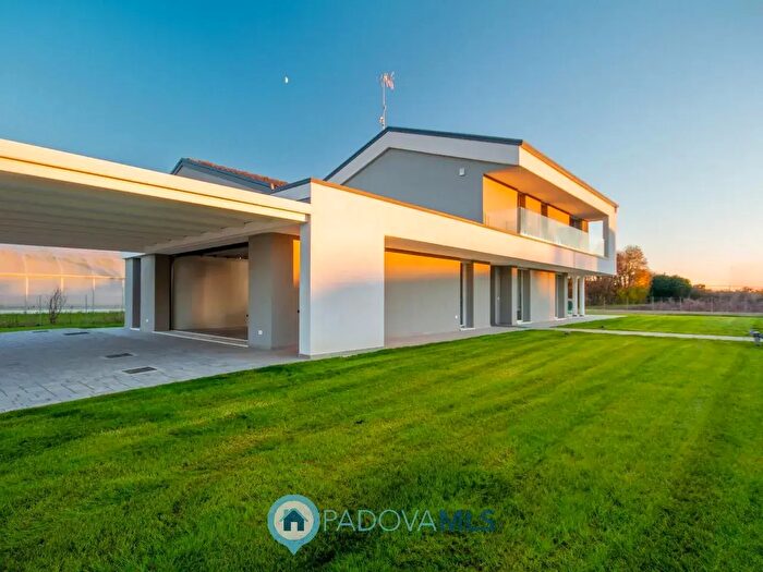 Casa con 7 locali in vendita in Via Giotto, Borgoricco