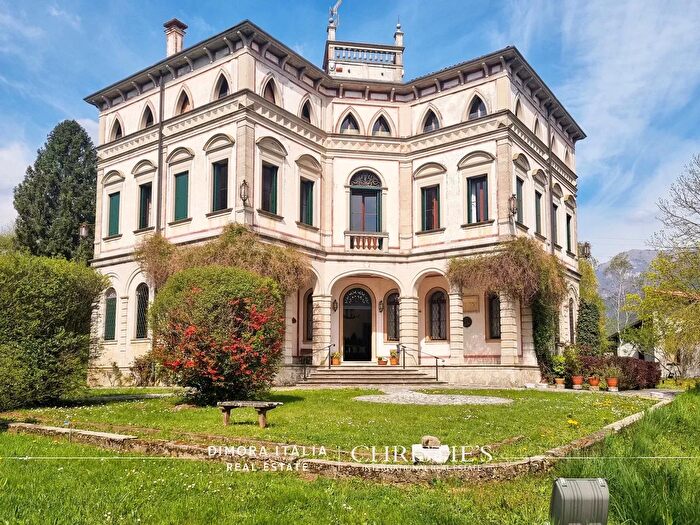 Casa con 15 locali in vendita in Alano Di Piave